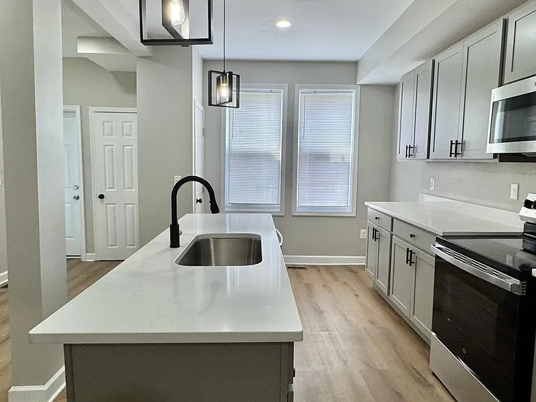 2216 Whittier Ave — Photo 8