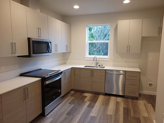 4th image of 312 164th St SW Unit B4