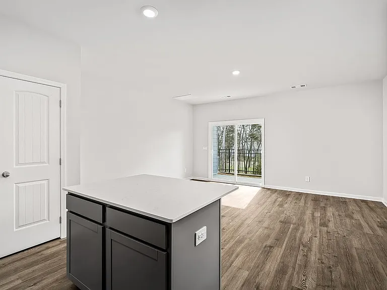 1024 Keyes Pl — Photo 7