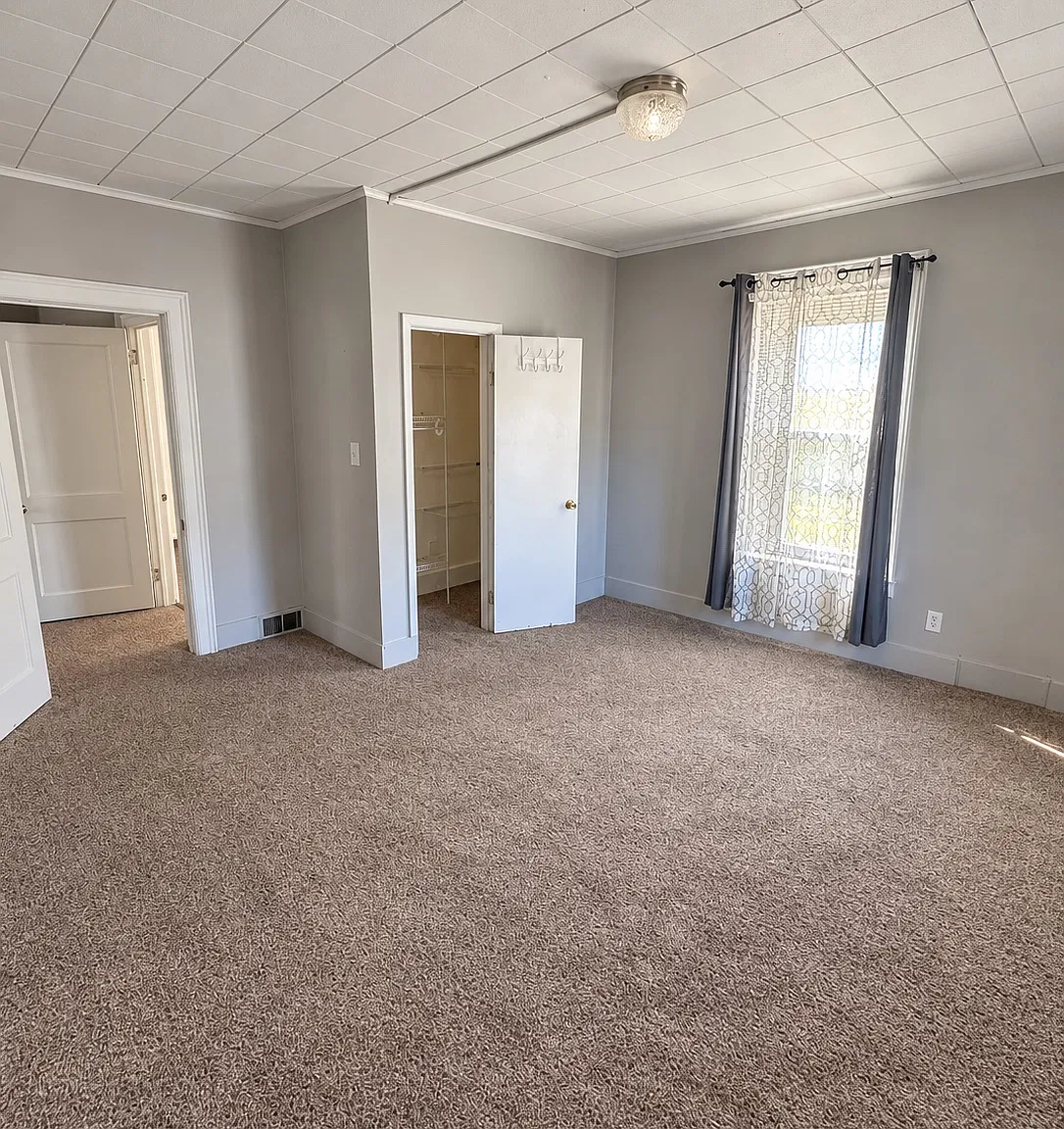2 bed, 1000 sqft, $1,300 — Photo 2