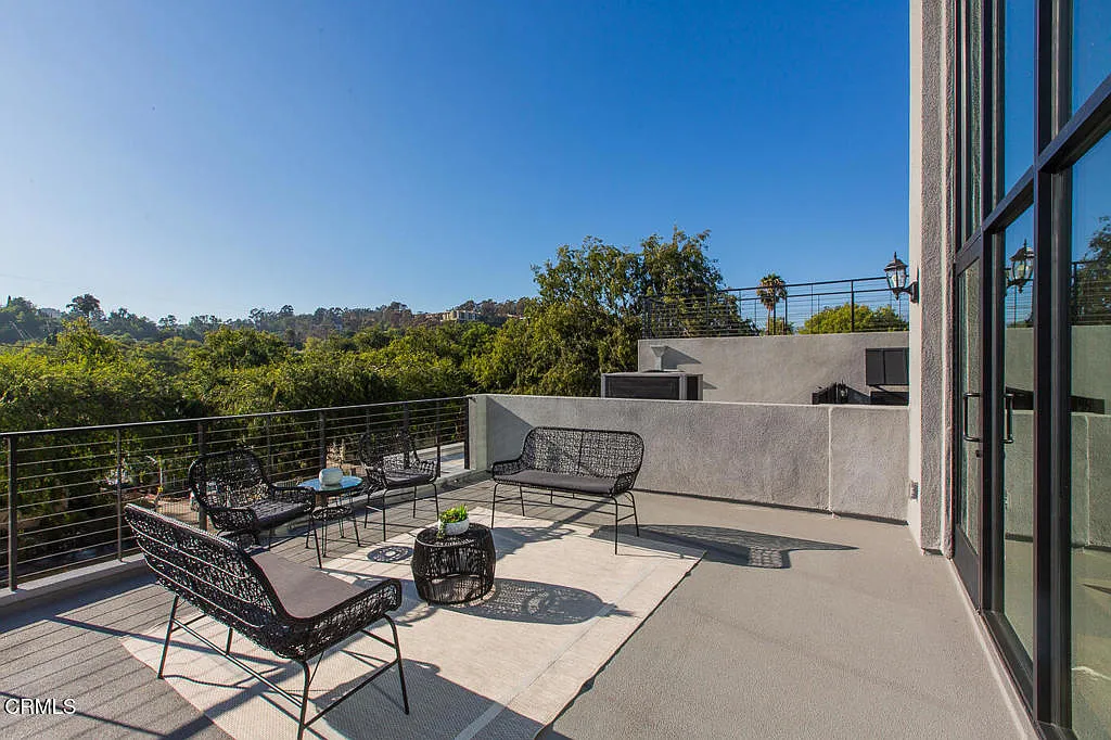 2 bed, 2.5 bath, 1165 sqft, $4,245 — Photo 4