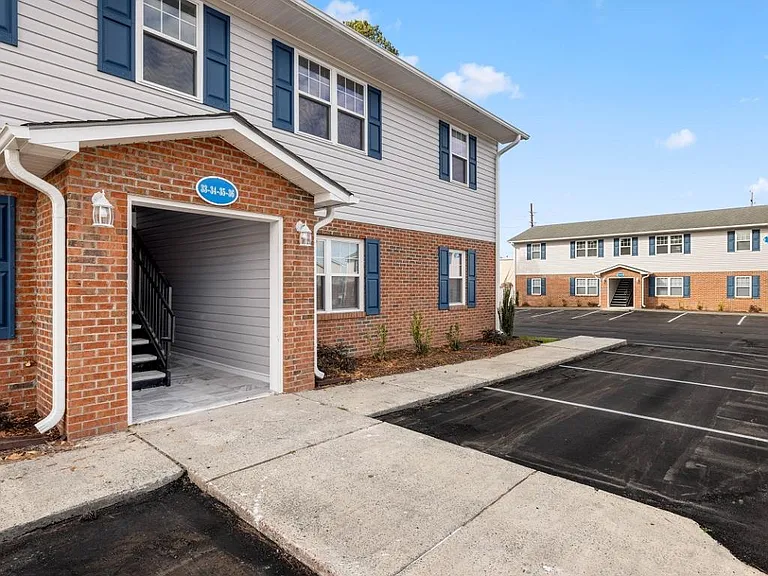 Tryon Village Apartments — Photo 15