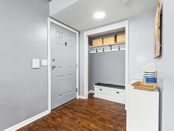 2nd image of 316 Deepwoods Dr
