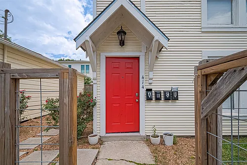 414 E 9th St #B Photo 1 414 E 9th St #B Photo 1