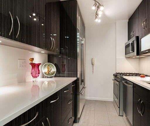 4th image of 220 E 65th St APT 9H