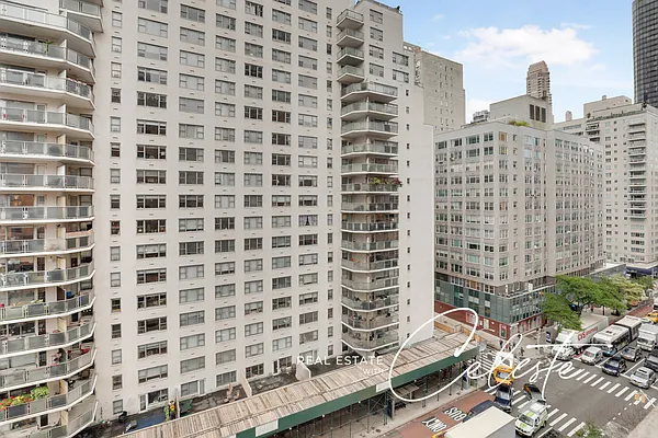 Sold by Sotheby's International Realty | media 8