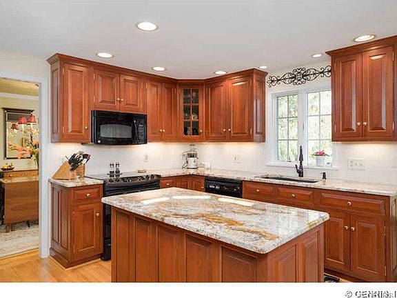 5th image of 137 Brentwood Ln