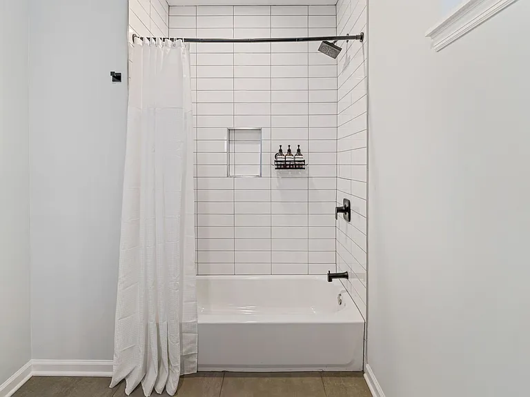 2250 N Park Ave — Photo 14