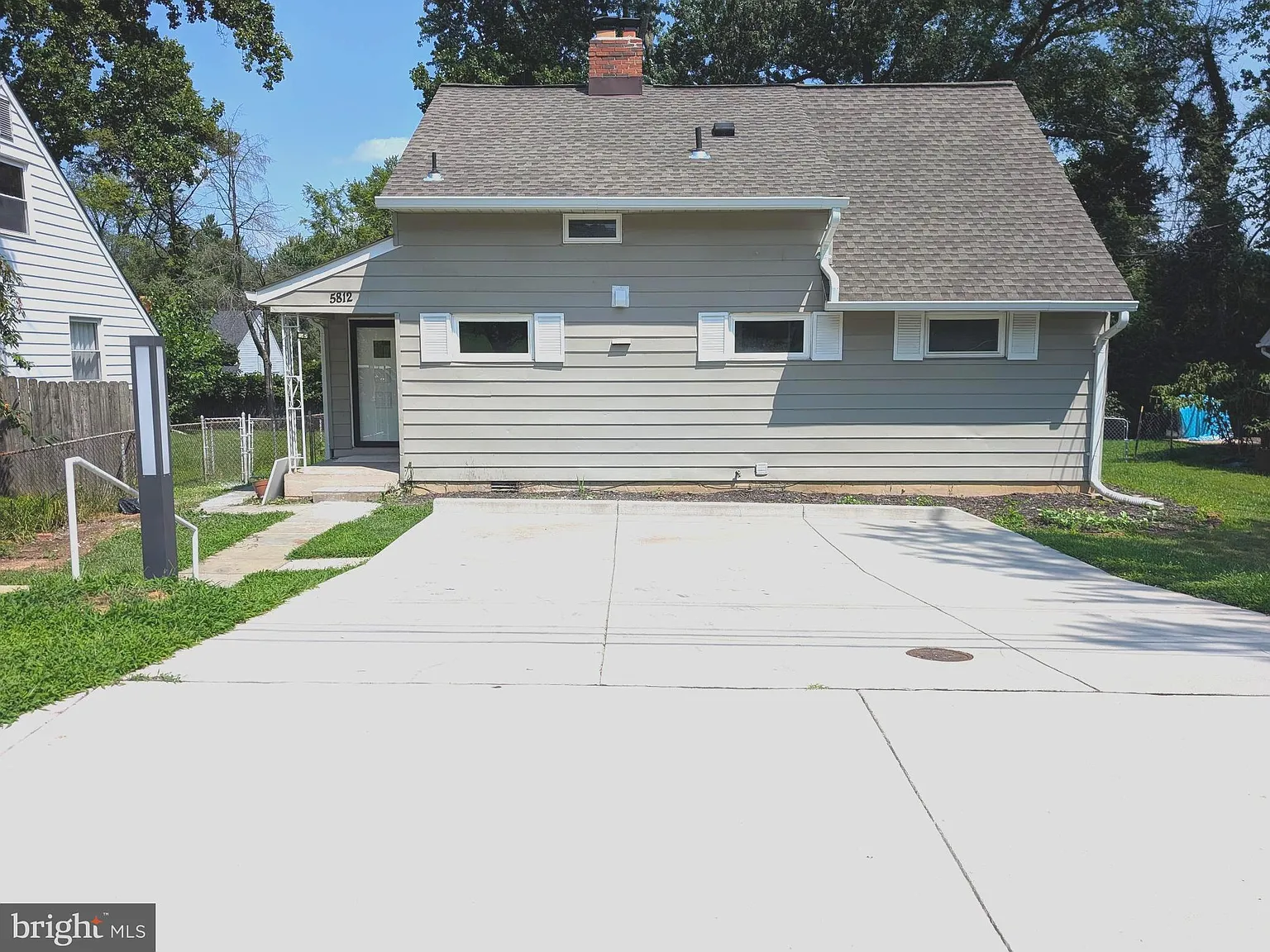 5 bed, 2.0 bath, 1688 sqft, $3,150 — Photo 2