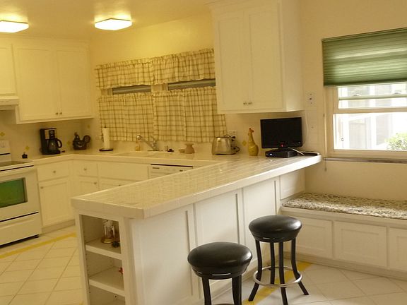 2nd image of 200 N Orchard Ave