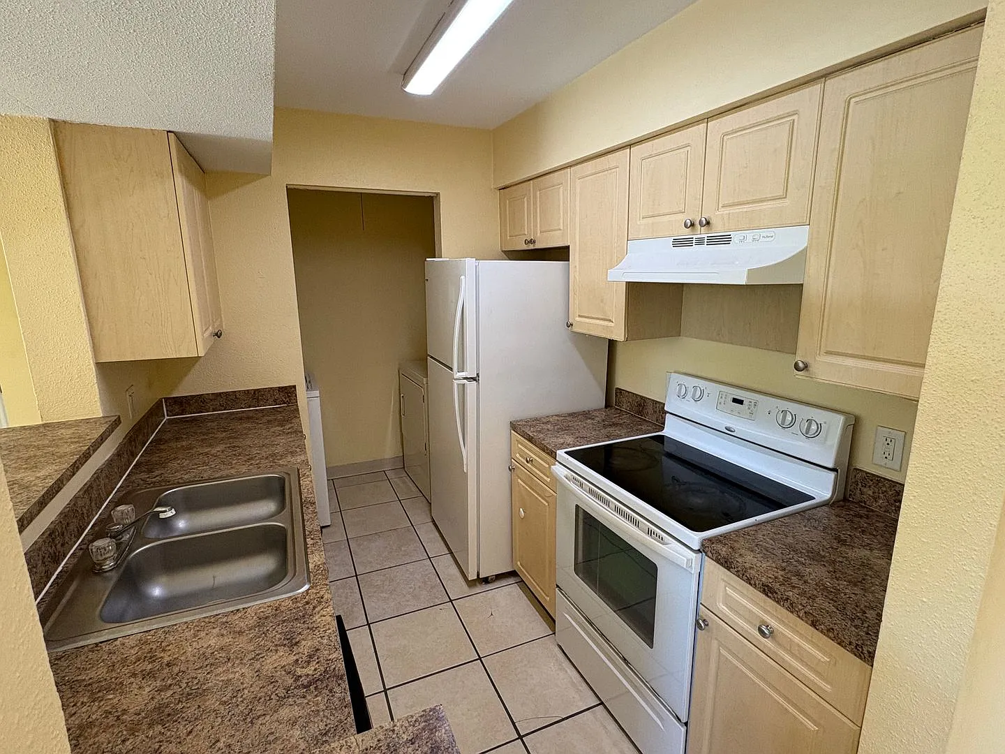 Available Now 1/1 Condo For Rent In Fort Myers — Photo 2