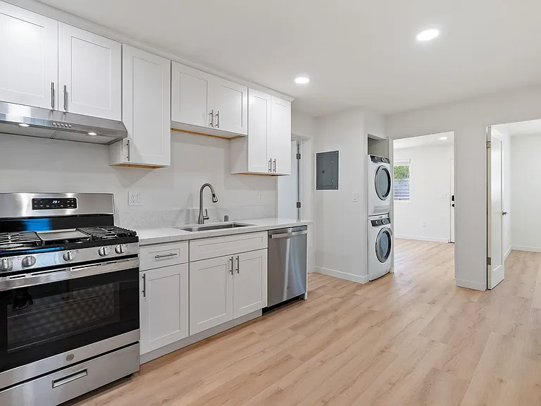 3122 Rockview Place — Photo 32