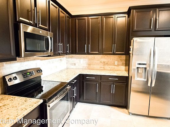 4th image of 445 Livorno Way