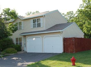 422 Normandie Ln, Round Lake Beach, IL