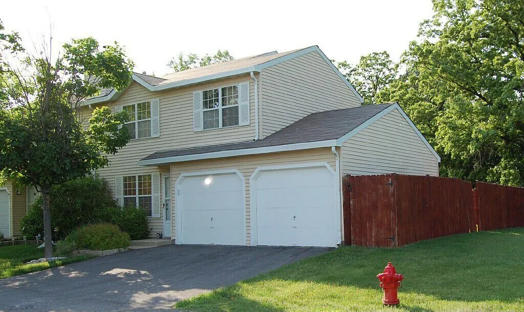 422 Normandie Ln photo 1