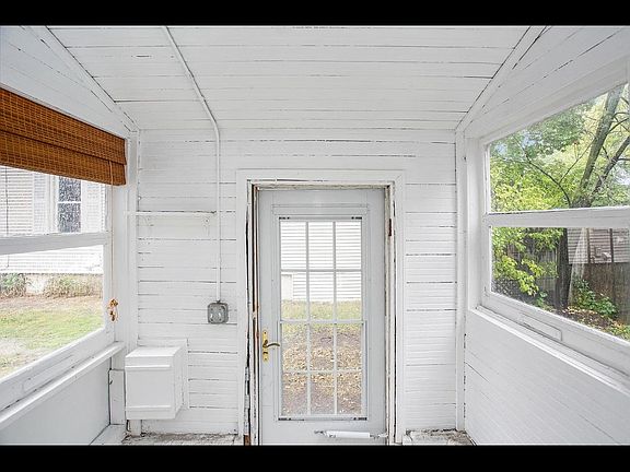 3rd image of 2864 Vermont Ave SW #1