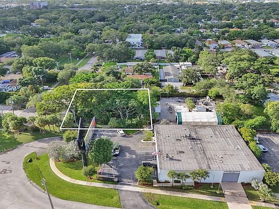 5th image of 3340 SW 15th Avenue