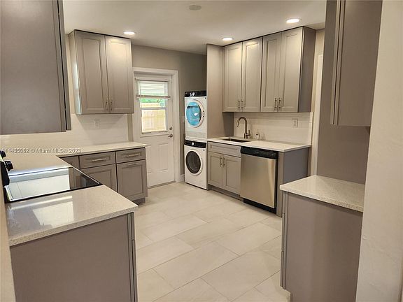 4th image of 921 Burch Dr #921