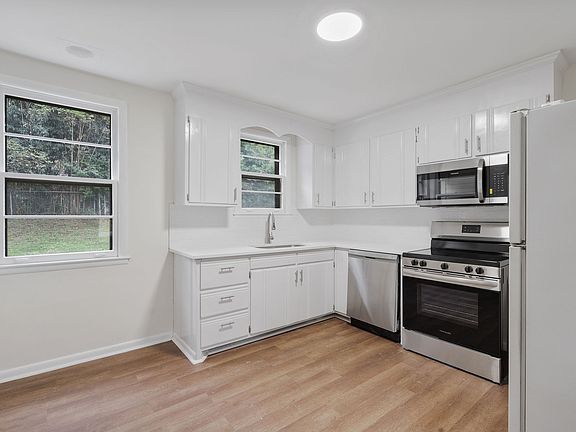 3rd image of 2915 Twin Lawn Dr