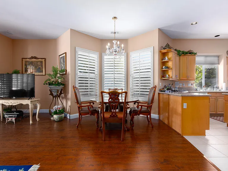 4 Bentley Rd — Photo 10