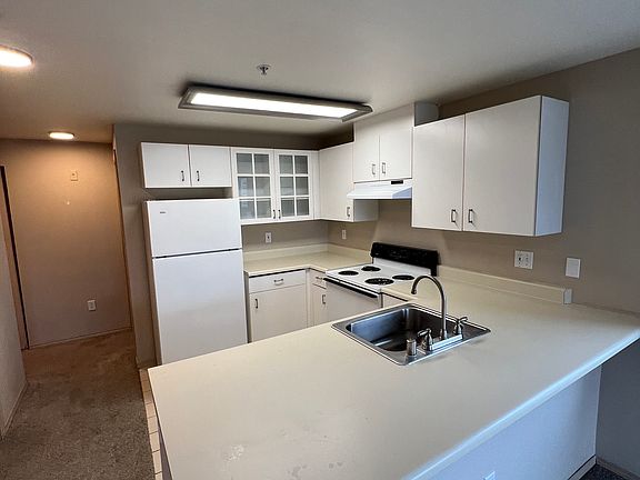 3rd image of 312 11th Ave APT 503