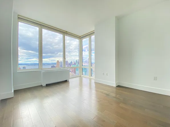 388 Bridge Street image 8 of 20