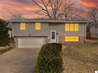 5041 S 93rd St, Omaha, NE 68127