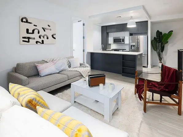 416 W 52nd St #Townhouse 213, New York, NY 10019