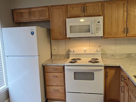 3rd image of 731 Coventry Ln APT H
