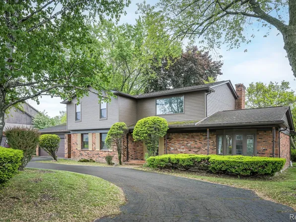 18851 Capitol Dr, Southfield, MI 48075