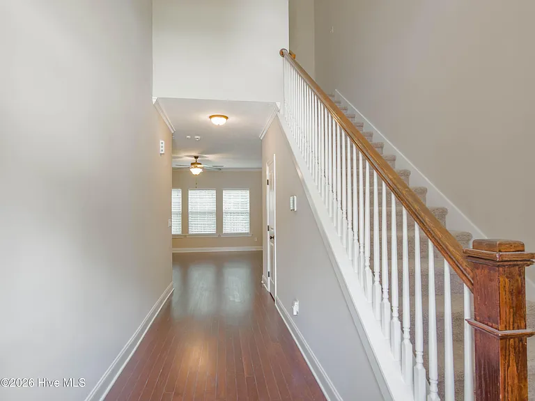 1945 Kenlock Dr — Photo 2