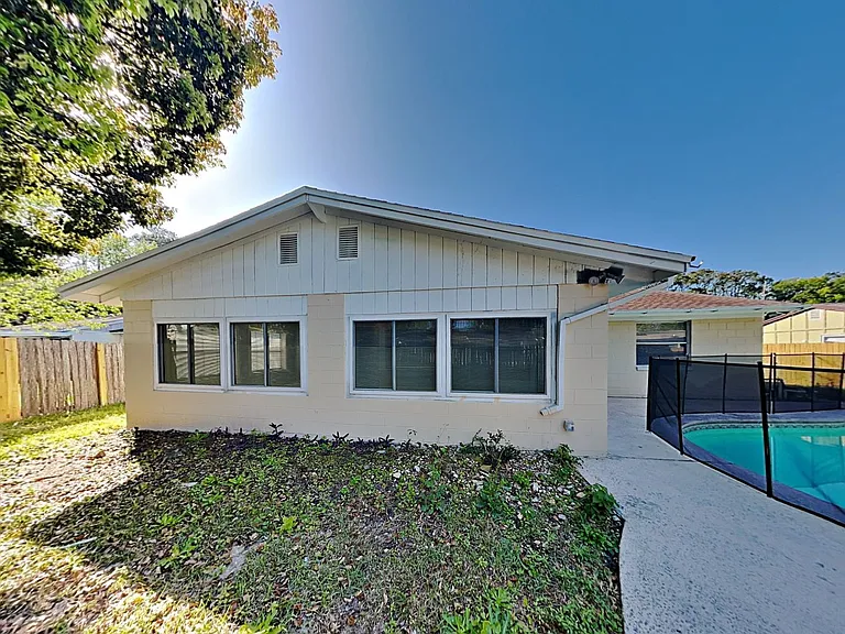 7215 Sharbeth Dr S — Photo 17