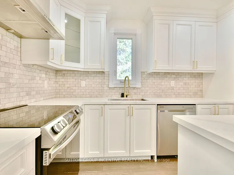 1556 Houston Ave — Photo 23