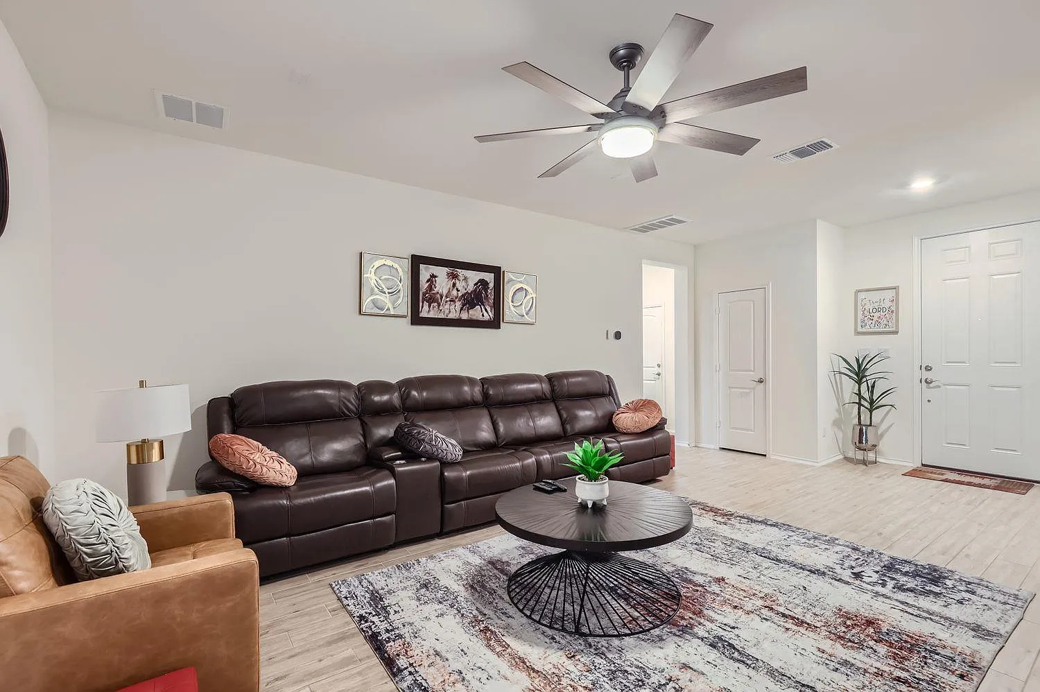 5 bed, 3.5 bath, 2680 sqft, $2,695 — Photo 4