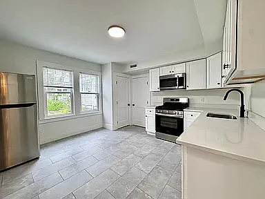 21 Main St #21 — Photo 3