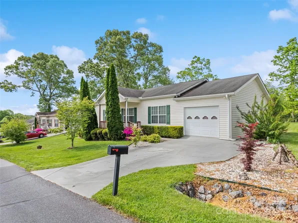 135 Middle St, Hendersonville, NC 28792