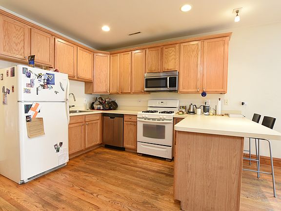 4th image of 4322 N Lincoln Ave #1