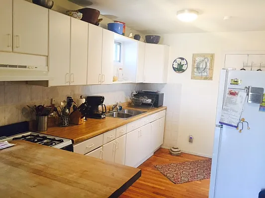 Rented by Premier Metro Realty Corp | media 11