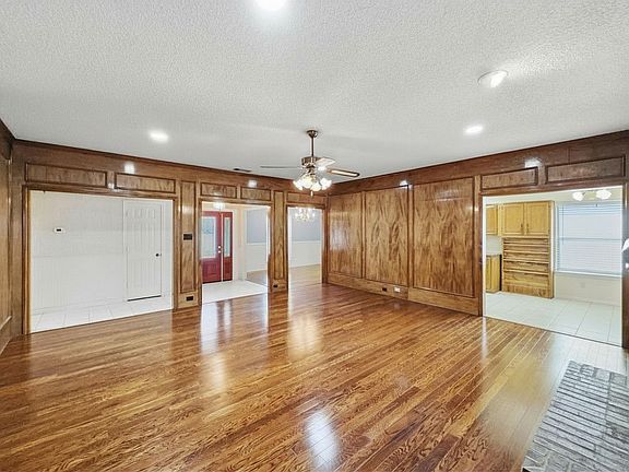 4th image of 302 W Apollo Rd
