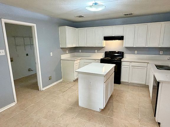 4th image of 2707 Prairie Creek Dr