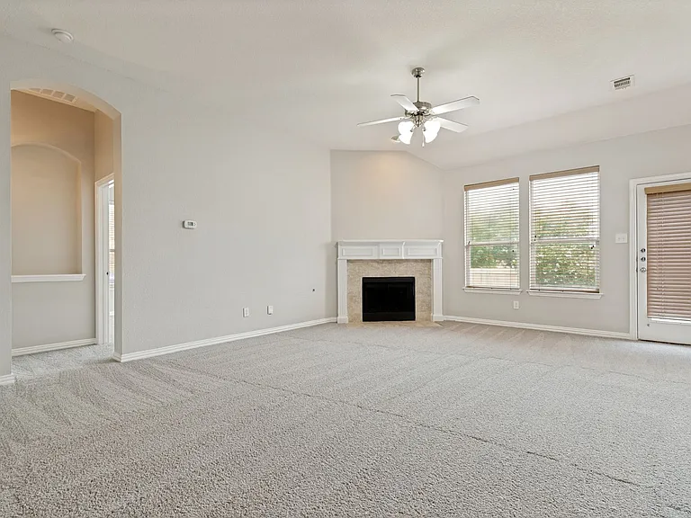 10129 Sanden Dr — Photo 2