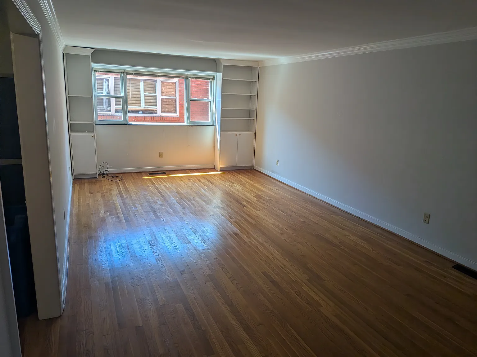 2 bed, 1040 sqft, $2,200 — Photo 2