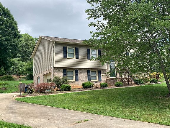 3rd image of 4849 Holly Springs Dr