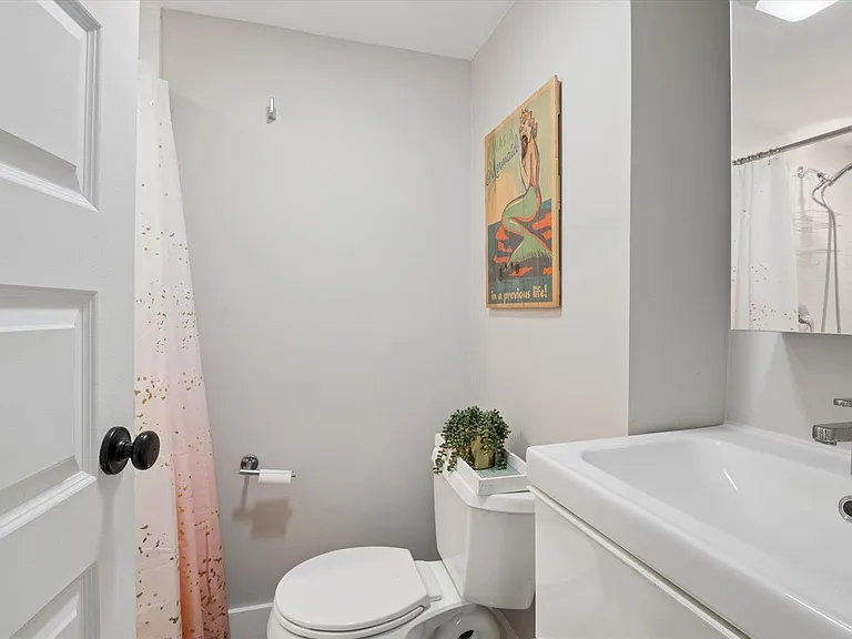 524 Orton Ave #201 — Photo 11