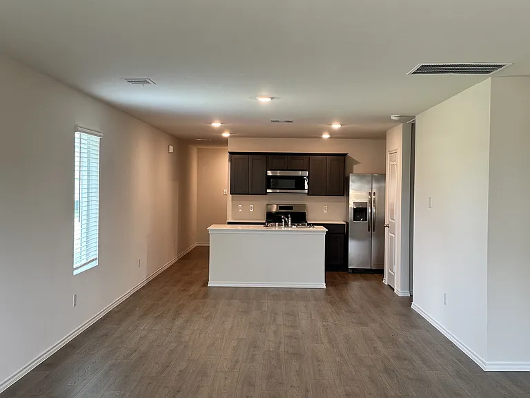 1128 Northfield Dr — Photo 3