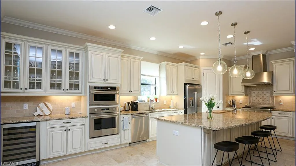 3 bed, 3.0 bath, 2398 sqft, $9,000 — Photo 1