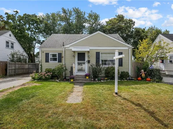 79 Flint St, Pawtucket, RI 02861
