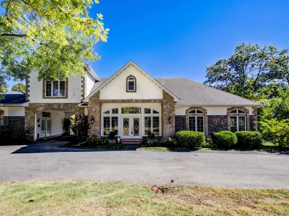 9529 Old Bonhomme Rd, Saint Louis, MO 63132