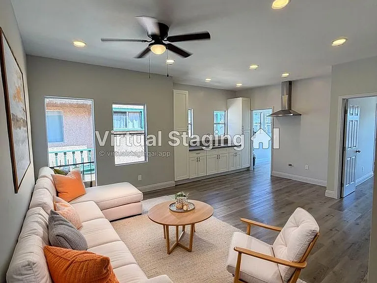 1044 W 42nd Pl — Photo 1