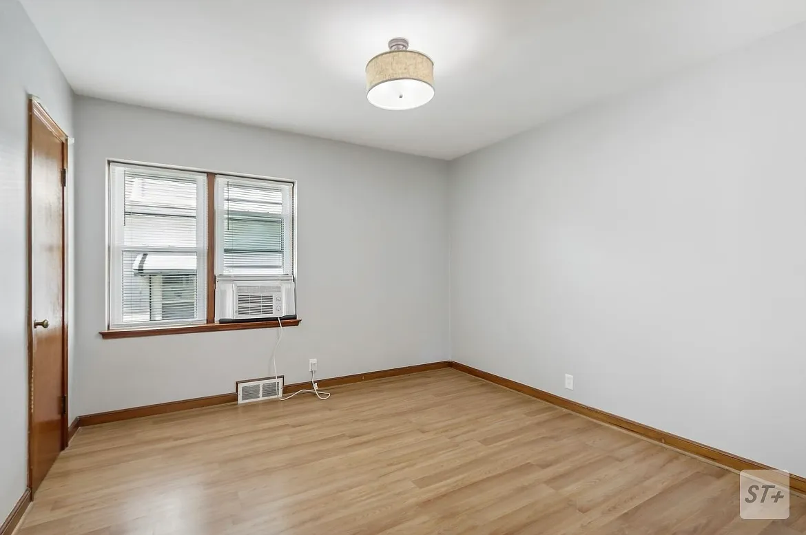 2 bed, 950 sqft, $1,500 — Photo 3